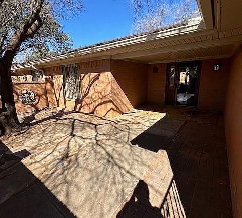 4th image of 1703 E Carter Dr