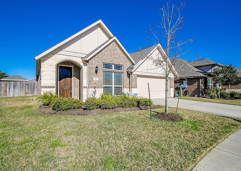 1st image of 613 Dunlavy Ln