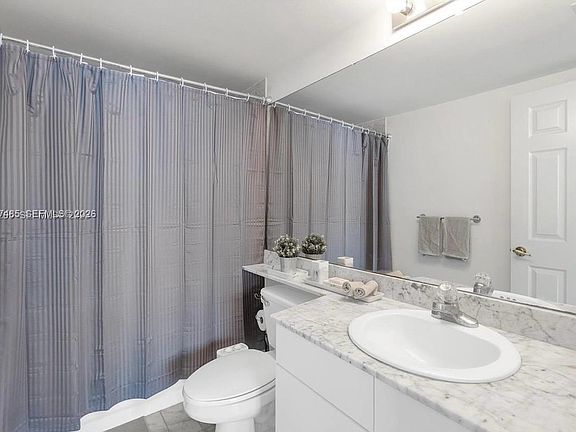 4th image of 800 Claughton Island Dr #0