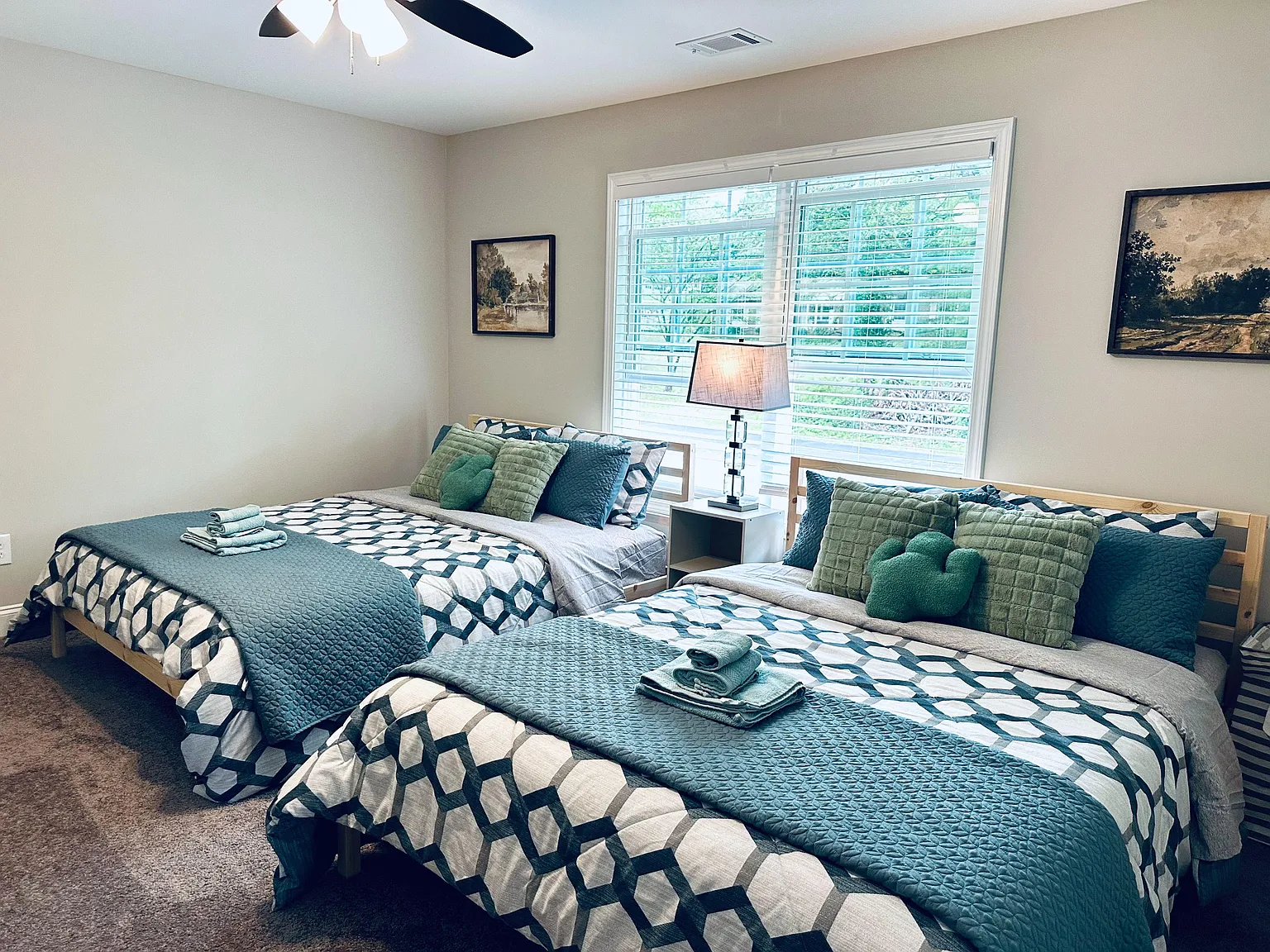 4 bed, 3.0 bath, 2600 sqft, $1,139 — Photo 2