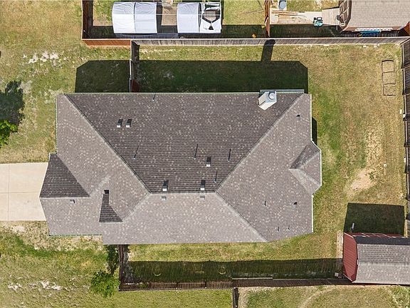 5th image of 308 Kayla St