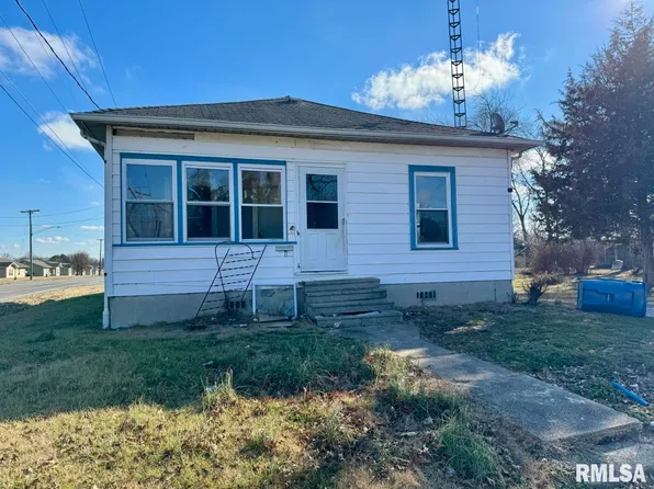 1212 Highland St, Benton, IL 62812