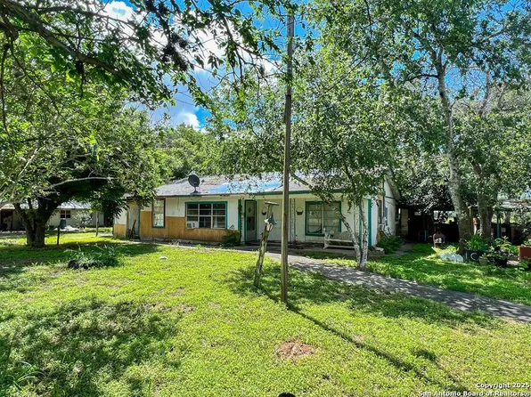 3136 E HWY 59, Beeville 78102