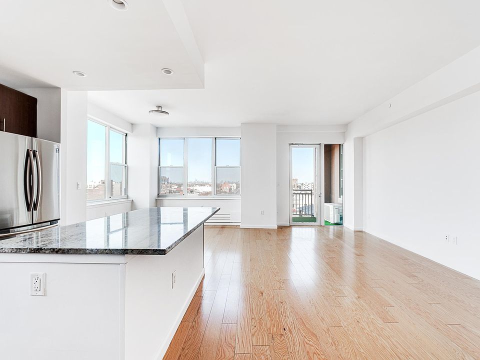 1st image of 50 Oceana Dr W APT 9E