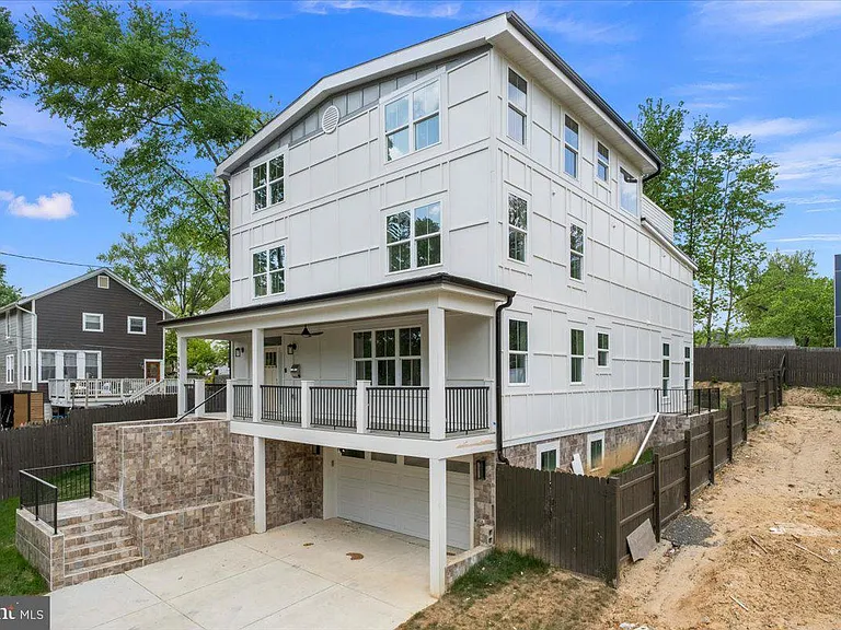 2902 Vista St NE — Photo 86