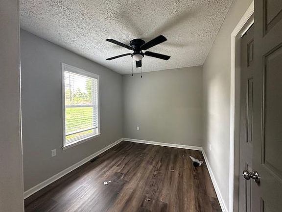 5th image of 631 Silkwood Ln