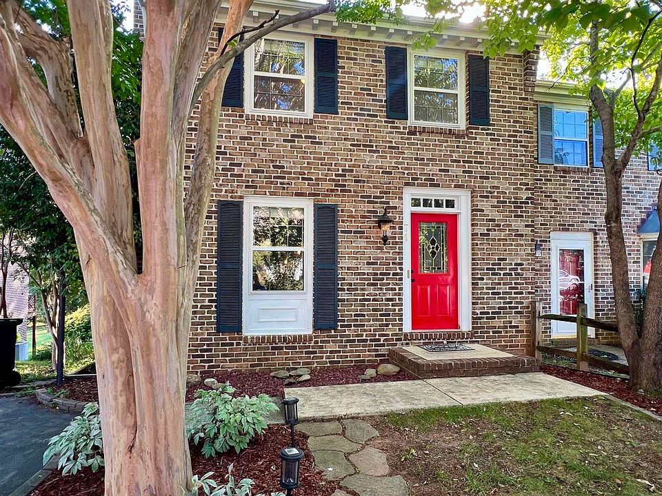 1st image of 71 Court Pl