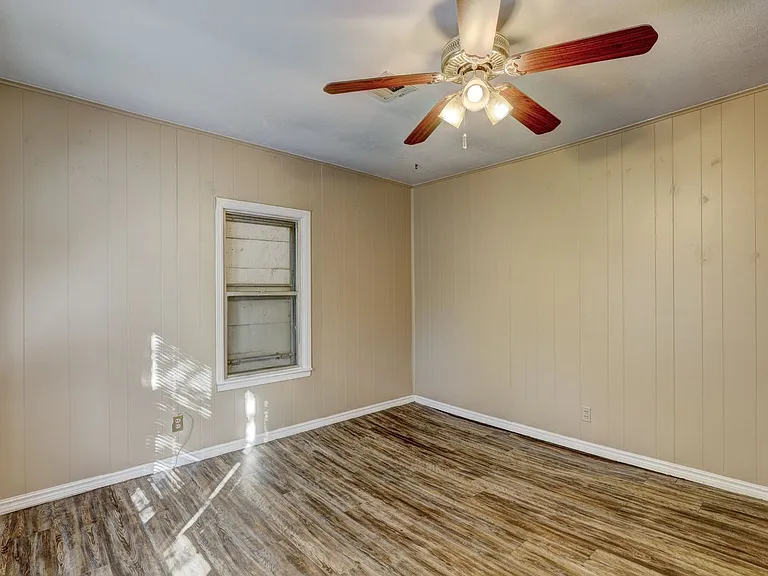 1713 N Page Ave — Photo 31
