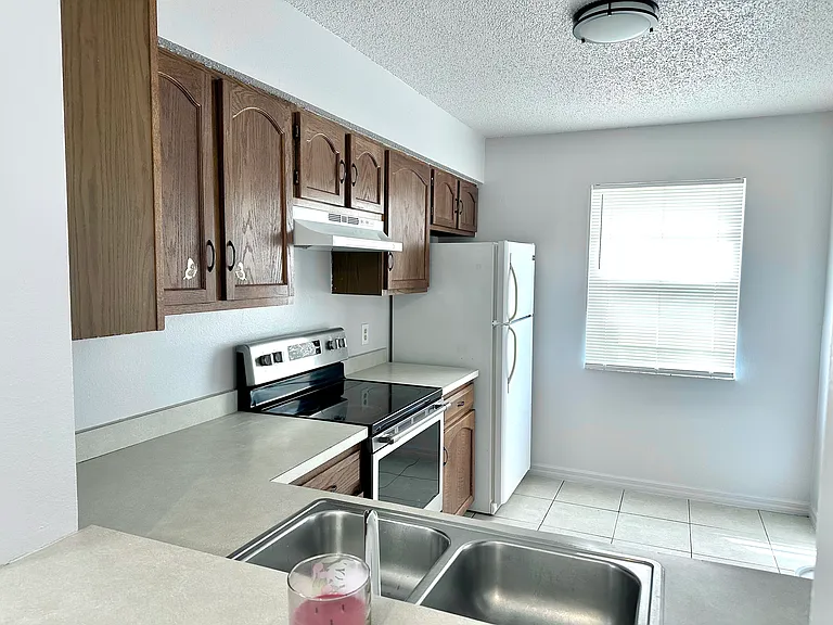 190 Bamboo Dr #B — Photo 2
