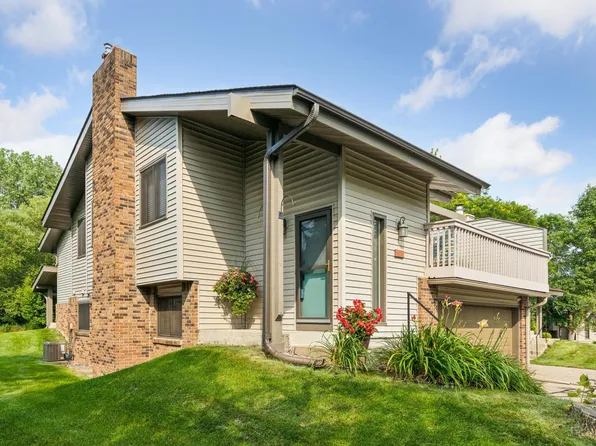 9625 Hampshire Ln, Eden Prairie, MN 55347