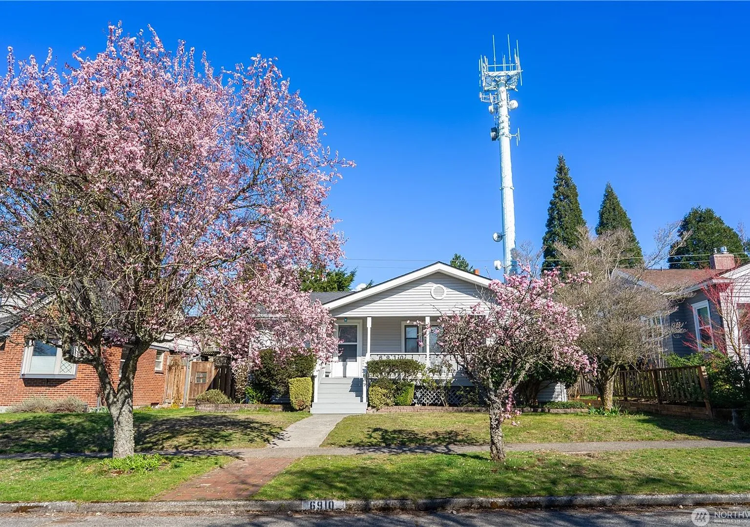 3Bd/2Ba Seattle Home — Photo 2
