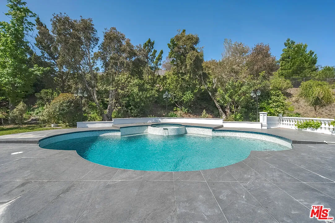 5 bed, 5.5 bath, 4618 sqft, $15,950 — Photo 4
