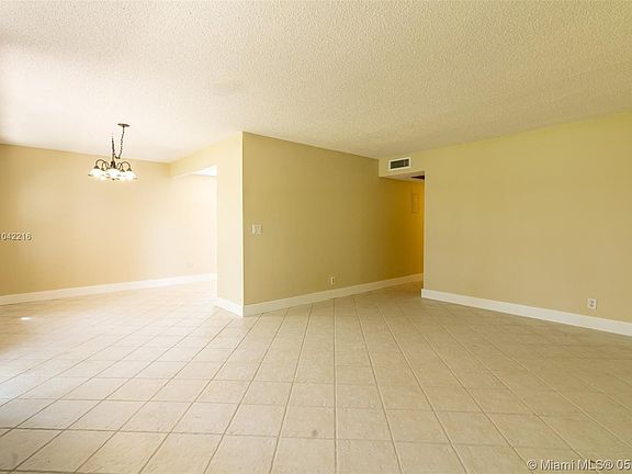 4th image of 1034 Farnham #1034-O