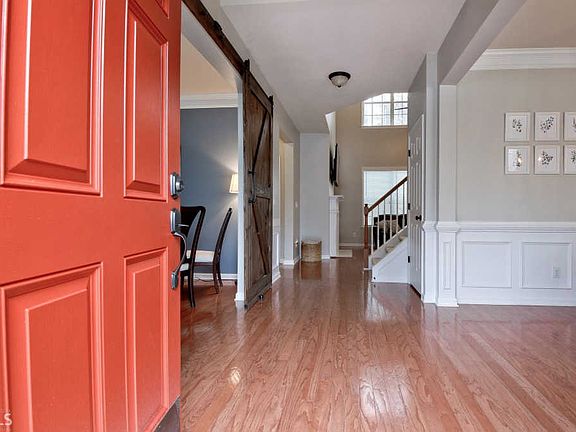 2nd image of 528 Merrill Ln