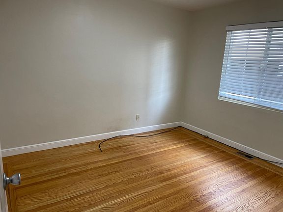 3rd image of 57 W 28th Ave