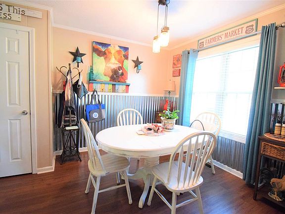 5th image of 65 Carol Ann Dr