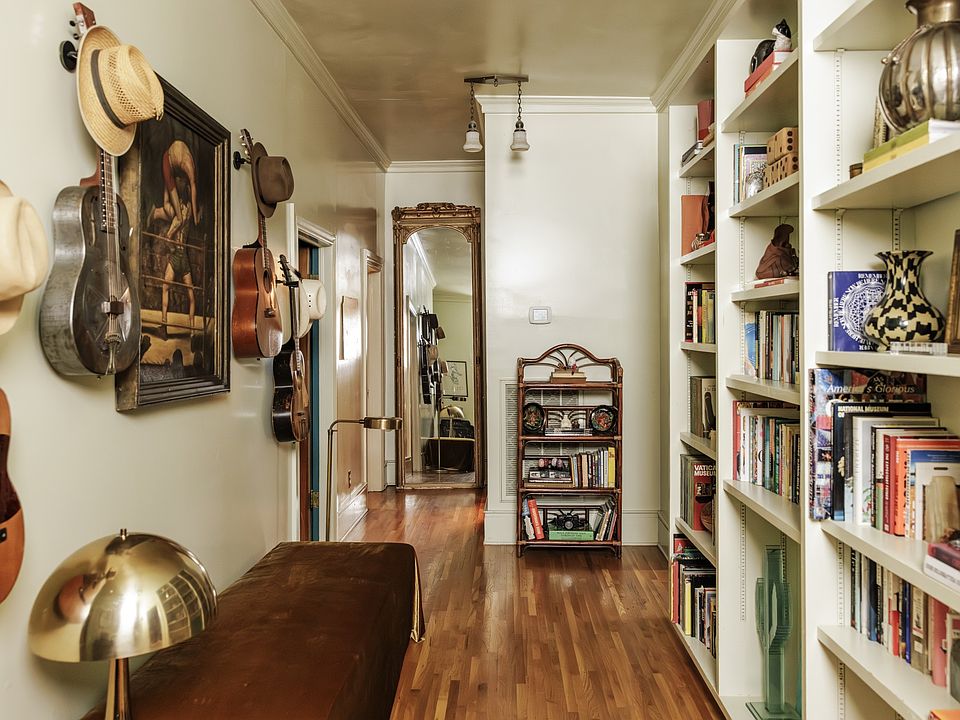 22nd image of 1703 Greenwood Ave