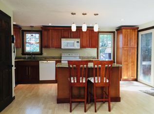 16 Laura Ln, Pocasset, MA 02559