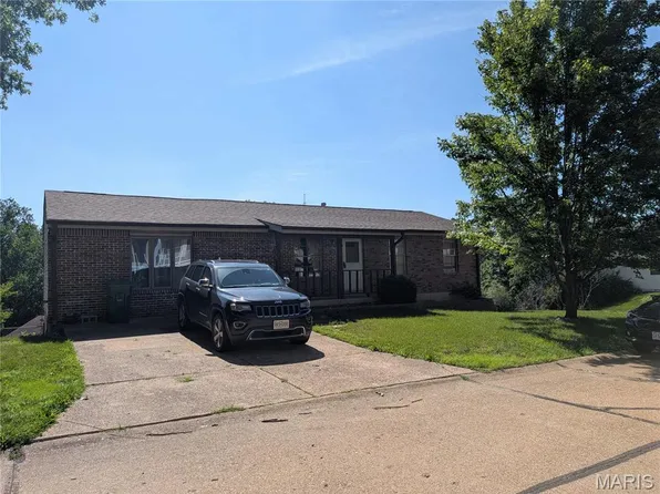 2552 Somerville Dr, High Ridge, MO 63049