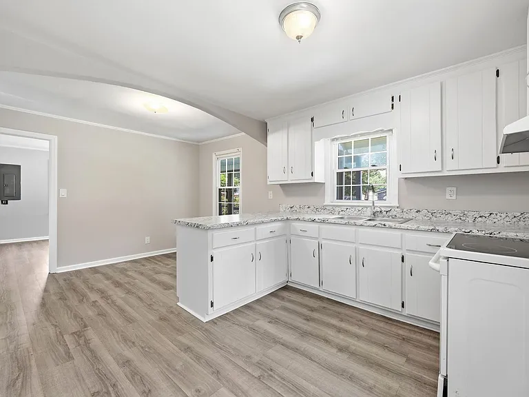 608 N 16th St — Photo 13
