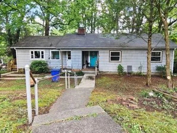 313 W Outer Dr, Oak Ridge, TN 37830
