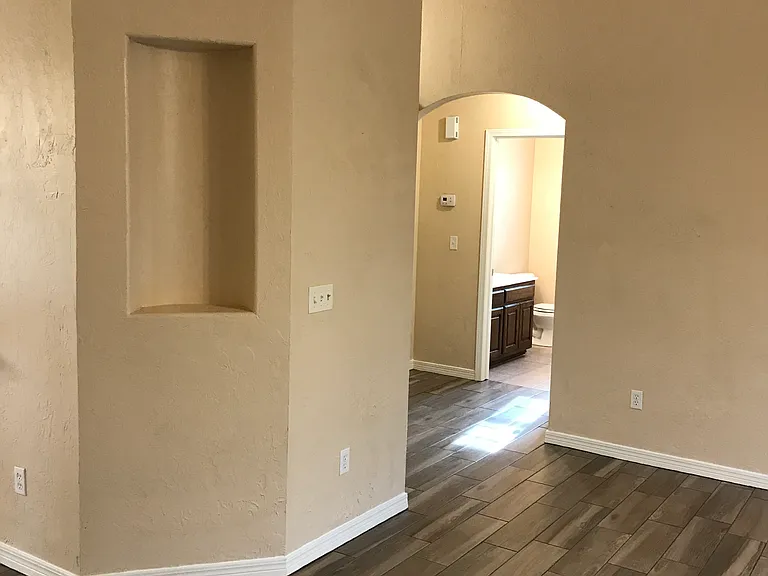 3328 E Fairmont St — Photo 22