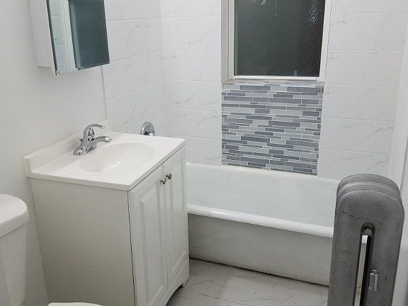 4th image of 4703 N Artesian Ave #2