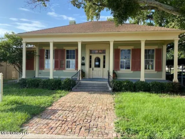 764 Water St, Biloxi, MS 39530