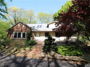 27 Fairway Pl, Cold Spring Harbor, NY 11724