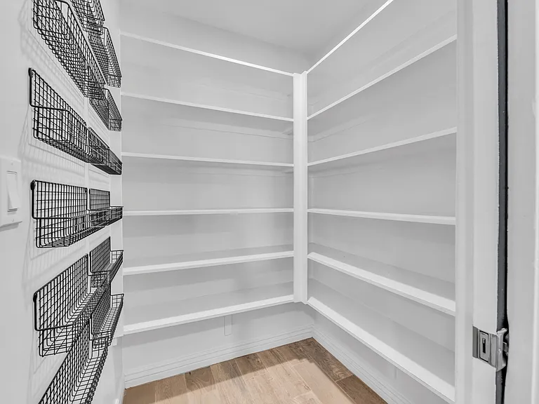 Walk-in Pantry