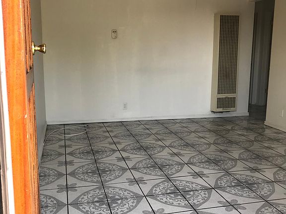 5th image of 425 E Marshall St APT B