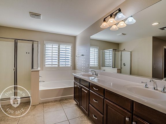 4th image of 2521 E Parkview Dr