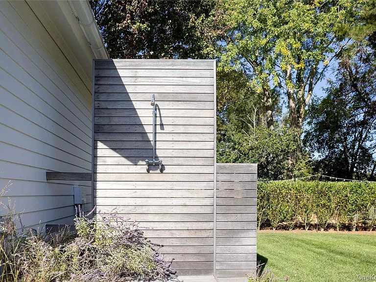 400 Youngs Rd — Photo 32