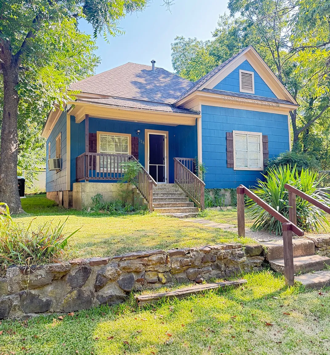 2 bed, 784 sqft, $1,200 — Photo 3