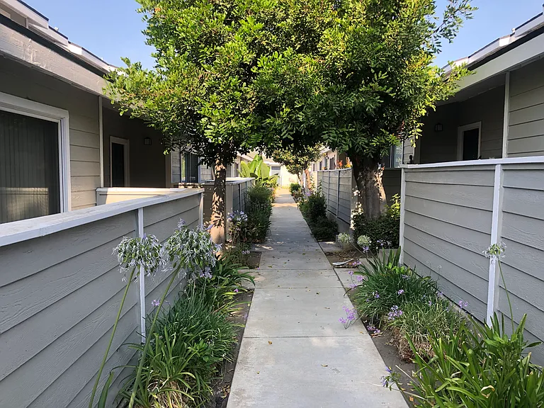 Sultana Village Townhomes — Photo 5
