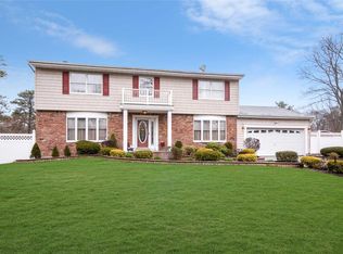 3 Wyoming St, Selden, NY 11784