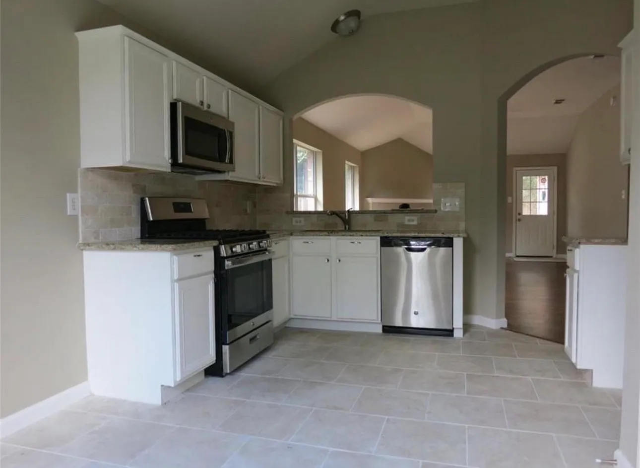 3 bed, 1409 sqft, $1,750 — Photo 2