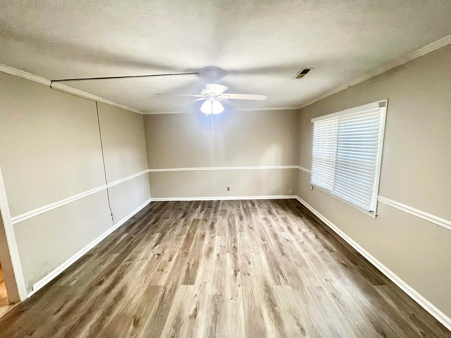 2 bed, 1.5 bath, 1300 sqft, $1,100 — Photo 2
