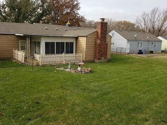 3rd image of 15011 Bellaire Ave