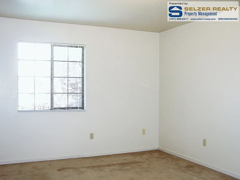 890 S Orchard Ave — Photo 9