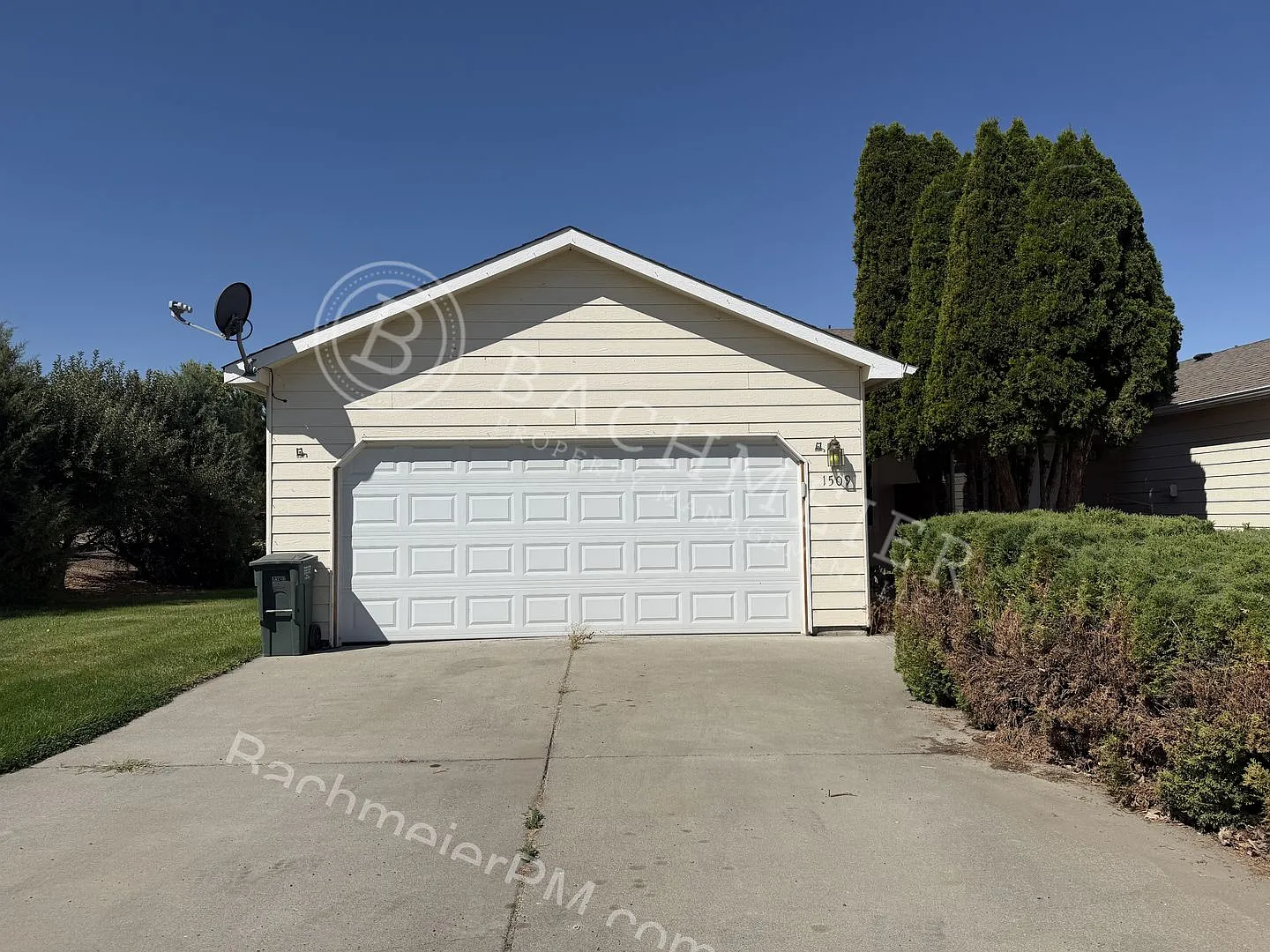 Spacious 2-Bedroom, 2-Bath Duplex with Garage, Office & Beautiful Views — Photo 1