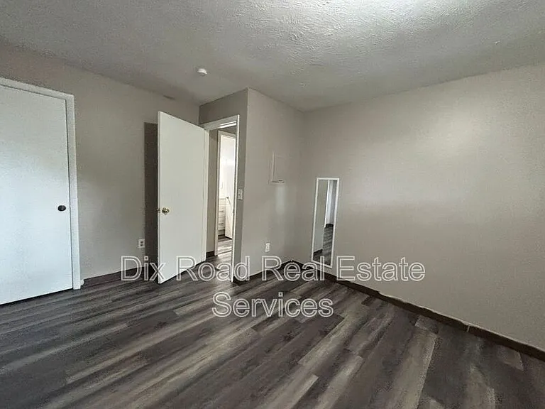739 Trumbull St #15 — Photo 11