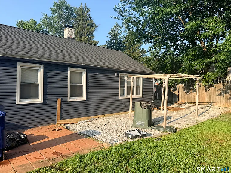 68 Alexander Dr — Photo 6
