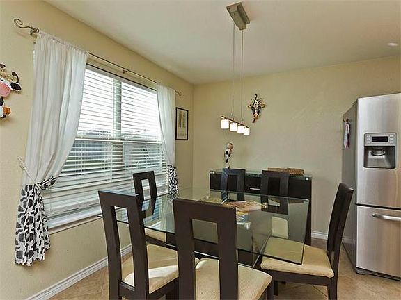 4th image of 328 Indian Paintbrush Dr