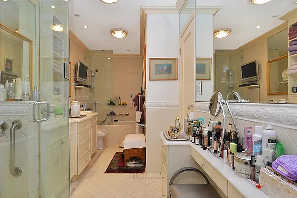 Sold by RE MAX Team | media 3