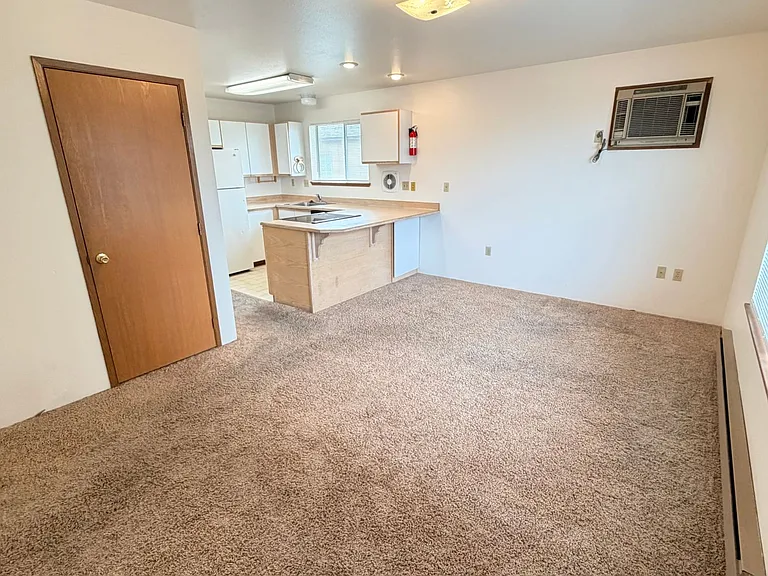 511 Yakima St — Photo 2