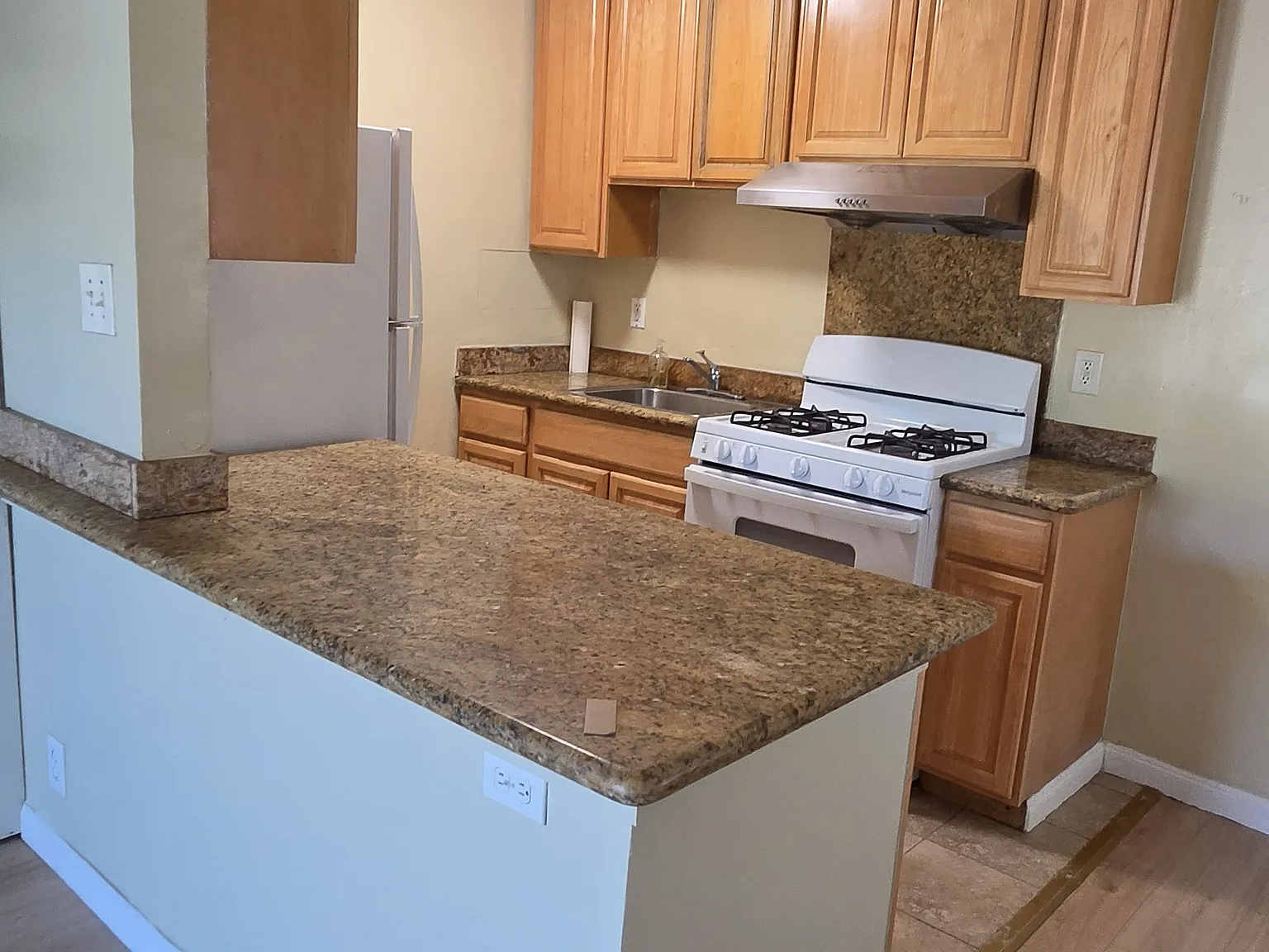 2 bed, 800 sqft, $2,400 — Photo 4