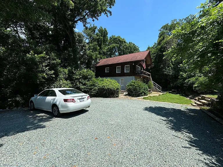 602 S Columbia St — Photo 13