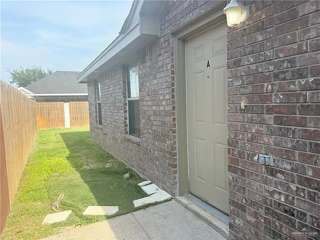 Building Photo - 714 Jade St #A