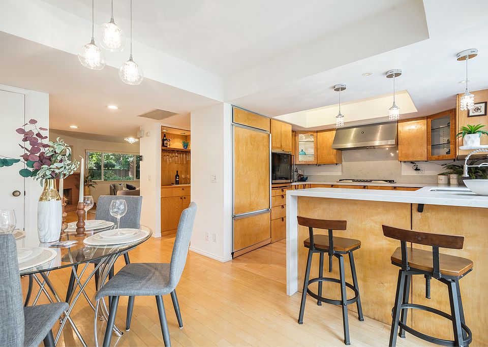 1st image of 6093 Calle De Amor